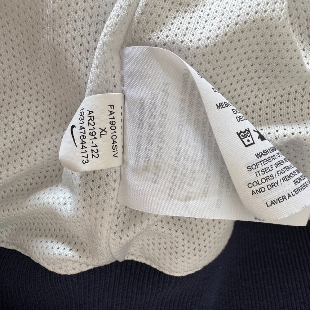 Nike Color-Block Windbreaker Jacket – XL Bold & Lightweight Make a statement in - Picture 4 of 7